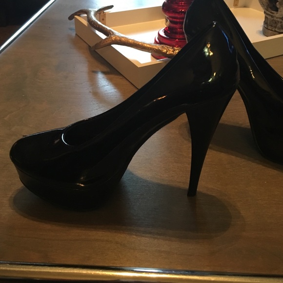 Heels - Picture 2 of 3