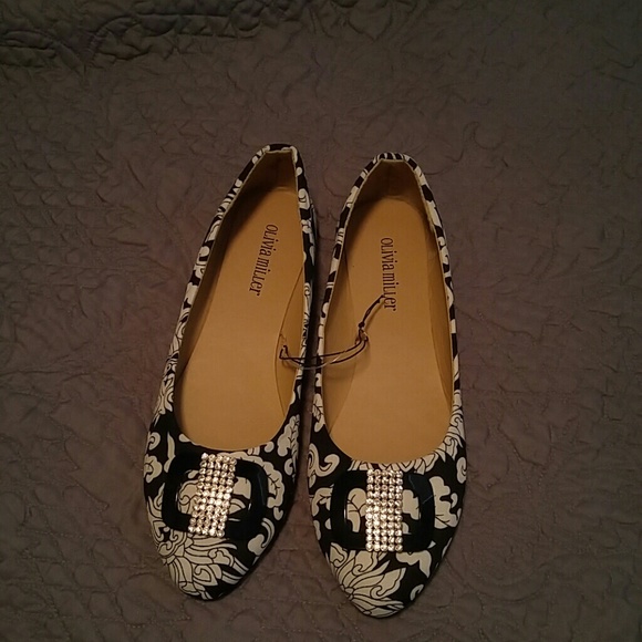 Shoes - Pretty Black and White Flats NWOT