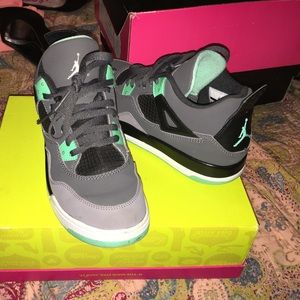 Jordan Green Glow 4s
