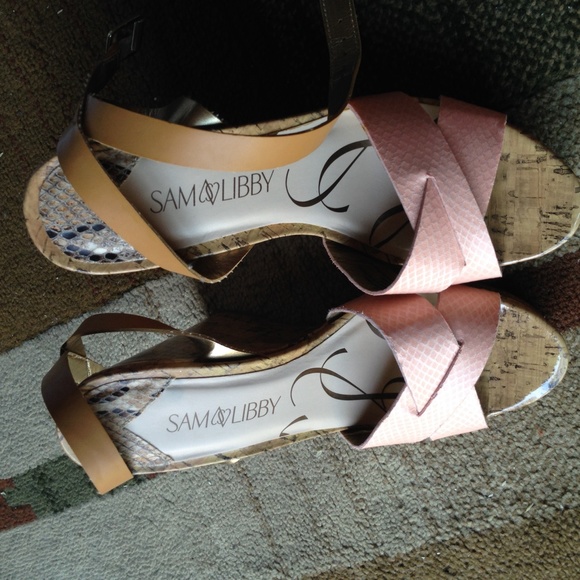 Sandal - Picture 2 of 4