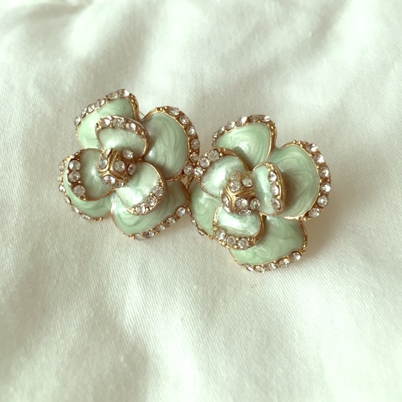 Jewelry - Light green and gold flower rhinestone earrings