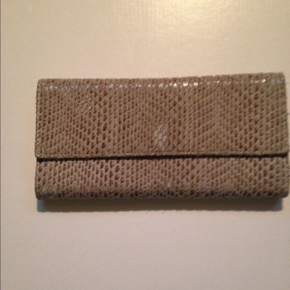 Beige Snakeskin Wallet - Picture 1 of 4