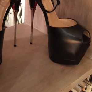 Daffodiles buy now :) closing closet by weekend.