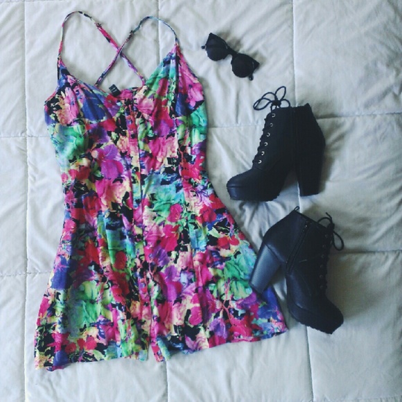🚫SOLD🚫 midnight floral dress trade💕