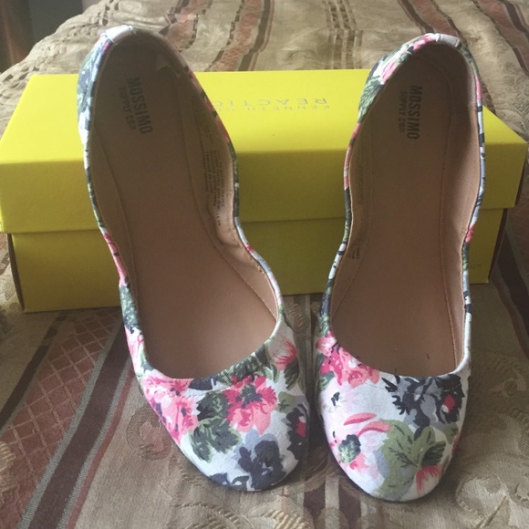Floral print slip ons💕💕💕