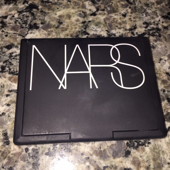 SOLD. Brand new NARS Laguna bronzer.