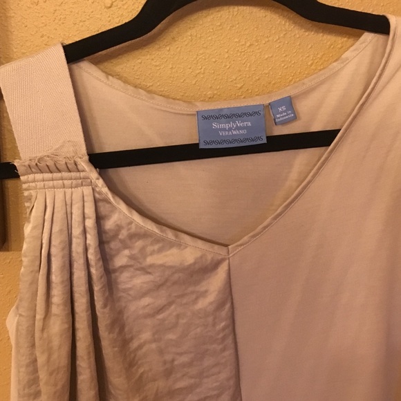 Fun summer top - Picture 2 of 3