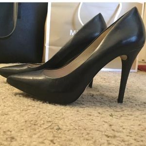 Michael Kors black pointed toe stilettos size 7.5