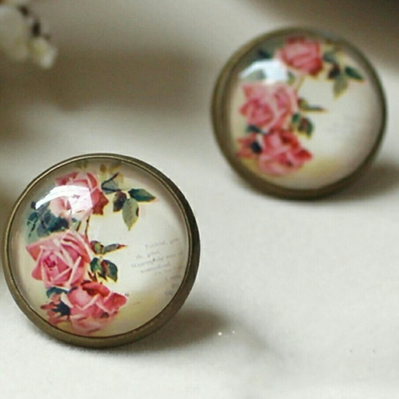 Vintage rose stud earrings--still in package!