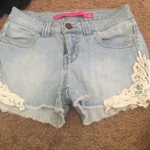 Jean shorts with lace