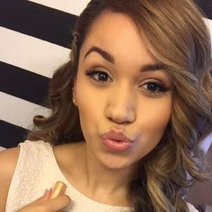 Meet your Posher, Cassandra