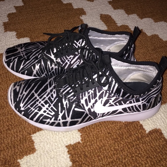 Perfect condition! B&W nikes - Picture 3 of 3