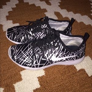 Perfect condition! B&W nikes