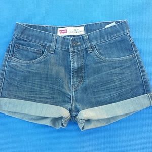 Levis high waisted Shorts