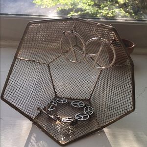 Lucky Brand peace sign bracelet and earrings ✌🏼️