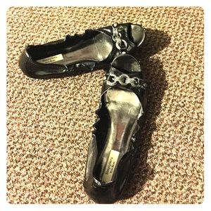 Open toe flats all black