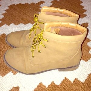 Steve Madden short booties!