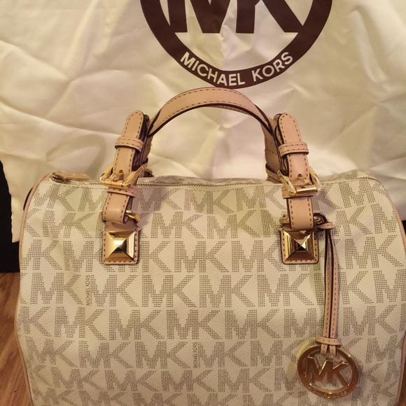 Michael Kors Handbags - AUTHENTIC Michael Kors Signature Grayson Vanilla