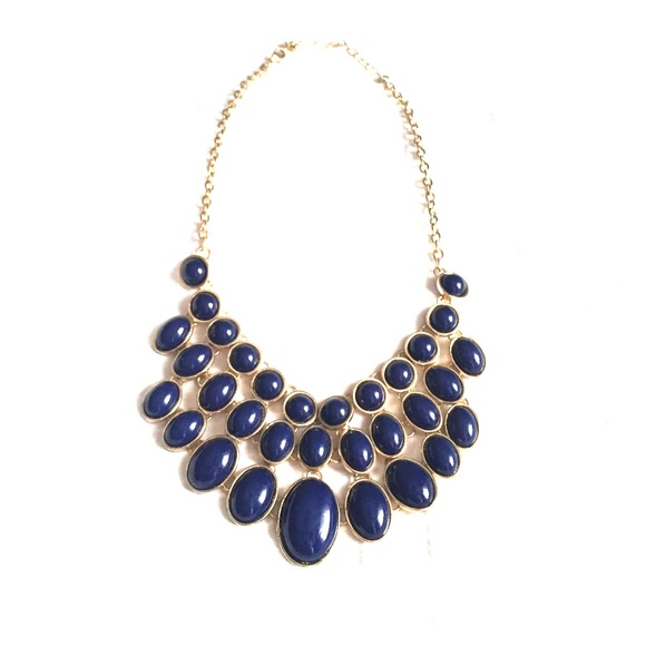 Charming Charlie Blue and gold circle necklace