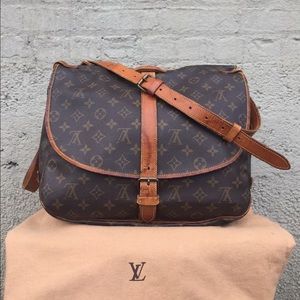 Louis Vuitton Saumur 35