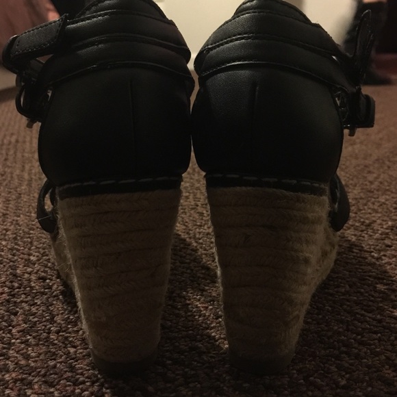 Old Navy summer wedges :)!! - Picture 2 of 4