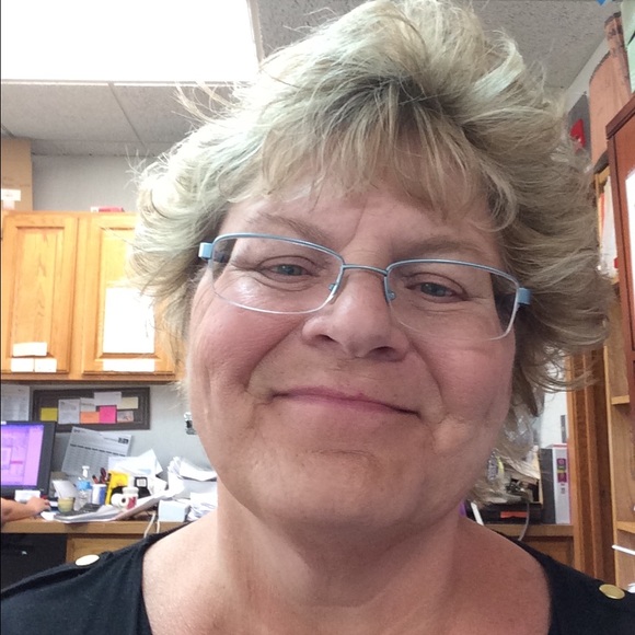 Meet your Posher, Debby - Picture 1 of 1