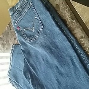 Levis ,Slimming Straight Jeans