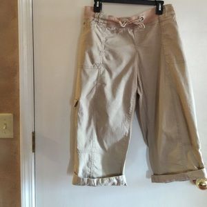 💕REDUCED💕Maurices cuffed khaki capris size 2xl