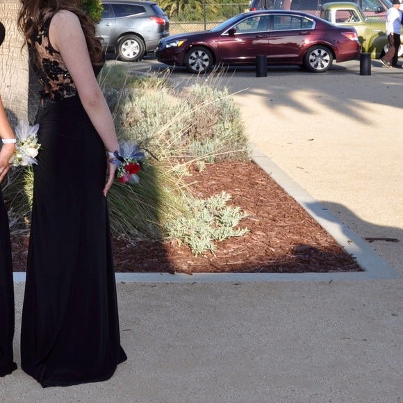 Black form fitting prom dress - Picture 3 of 3