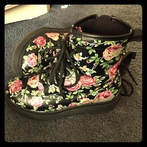Floral combat boots. PRICE DROP ⬇️⬇️