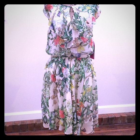 Betsey Johnson Dresses & Skirts - 🌺Betsey Johnson Floral dress🌺