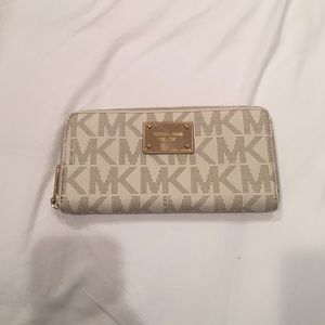 Micheal Kors wallet