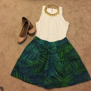 Palm printed Banana Republic circle skirt. Size 2P