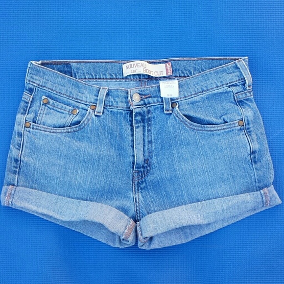 Levis High waisted Denim shorts 30"w
