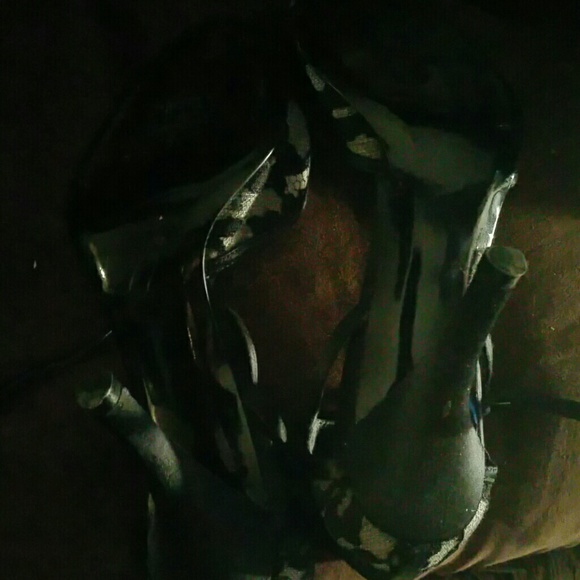 Stuart Weitzman - Picture 3 of 3