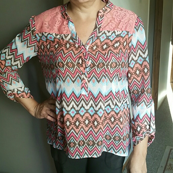 Cute top - Picture 1 of 2