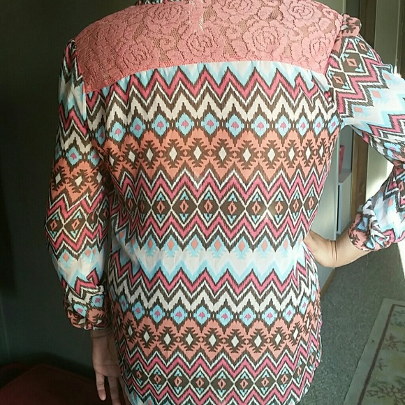 Cute top - Picture 2 of 2