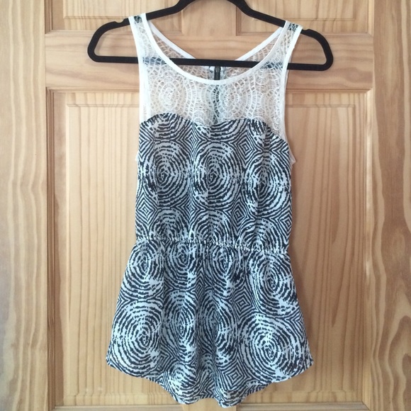 🚫SOLD🚫 Printed Tank with Lace - Picture 1 of 4