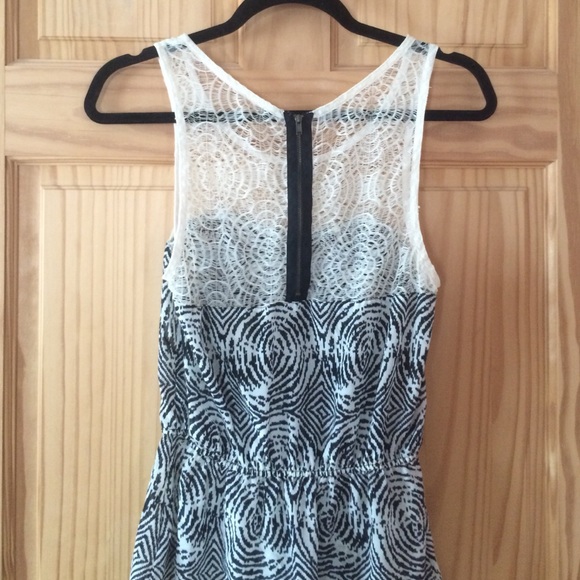 🚫SOLD🚫 Printed Tank with Lace - Picture 2 of 4