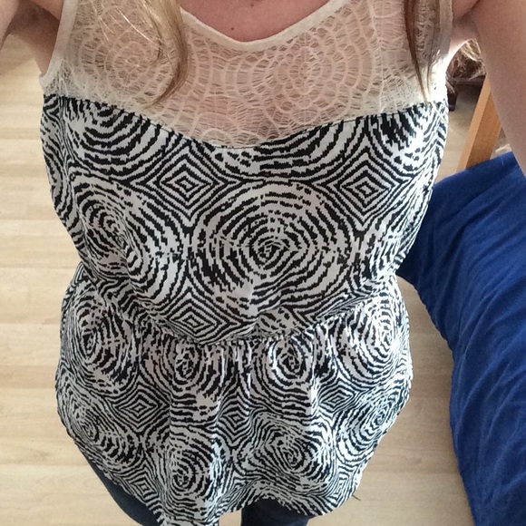 🚫SOLD🚫 Printed Tank with Lace - Picture 4 of 4