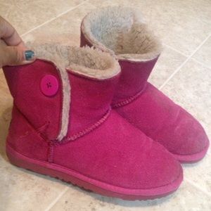 pink button boots