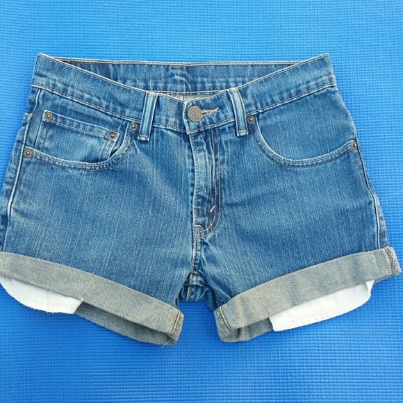 Levis High waisted Denim shorts 28"w