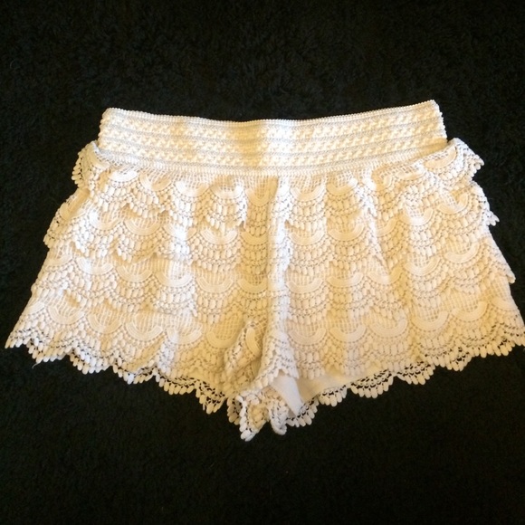 Cream lace shorts