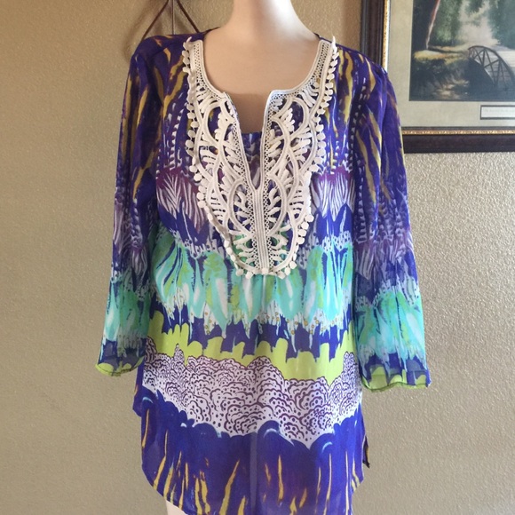 Womyn top size  med. sheer new