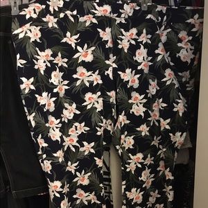 Old Navy Women's Plus The Pixie Ankle Pants