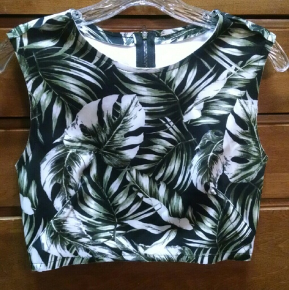 Forever 21 Tops - FINAL PRICE - Leafy jungle scuba crop top