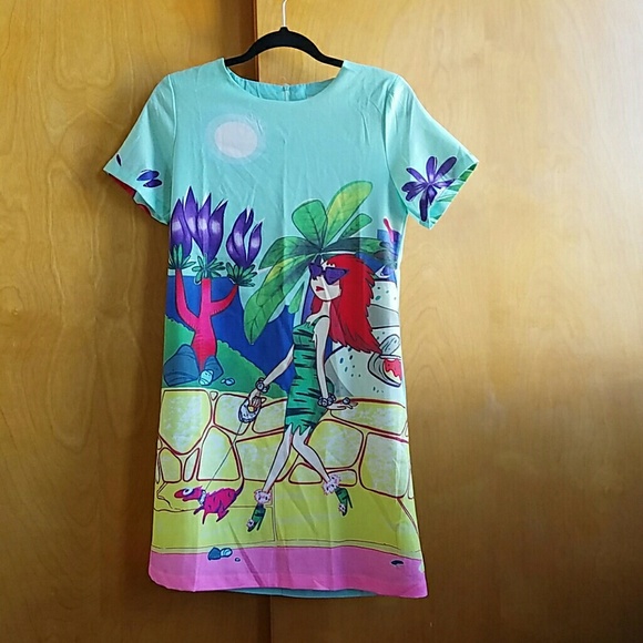 Unique printed t shirt dress nwot