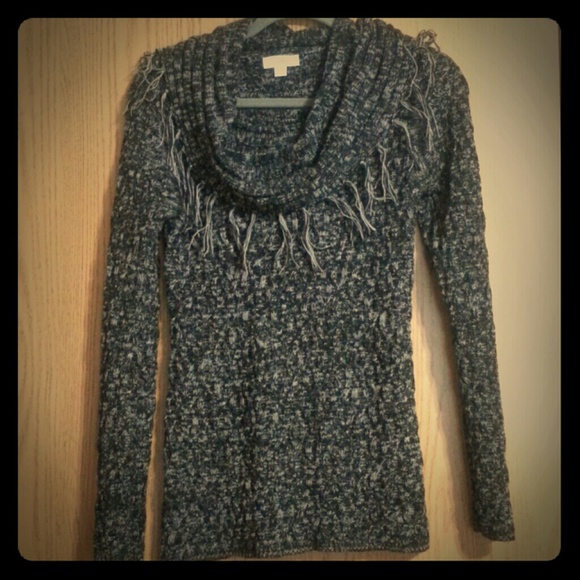 GRAY BLACK SWEATER SIZE SMALL