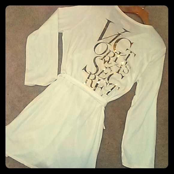 🌟SOLD🌟 NWT Victoria's Secret robe