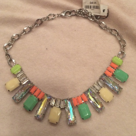 ZENZII  multi color short necklace